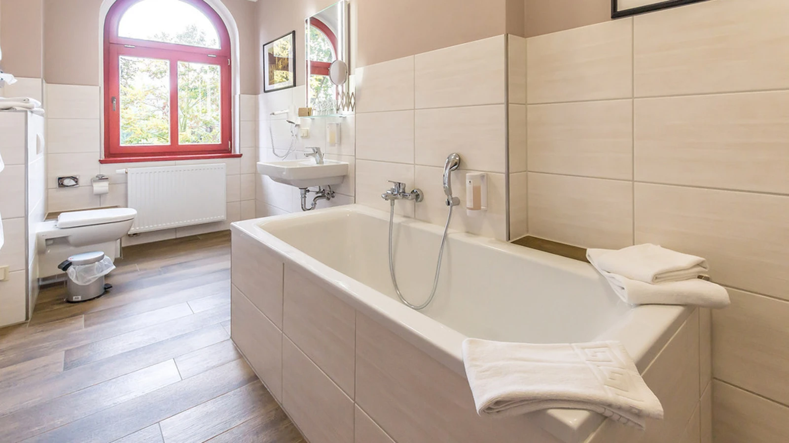 Bad mit Wanne
